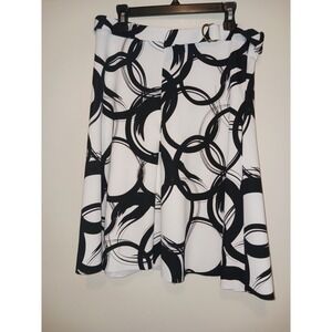 Womens Worthington black and white  pattern flowy circle a line skirt Size 2P‎